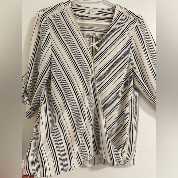 Wrap 3/4 sleeve top - Picture 2 of 4